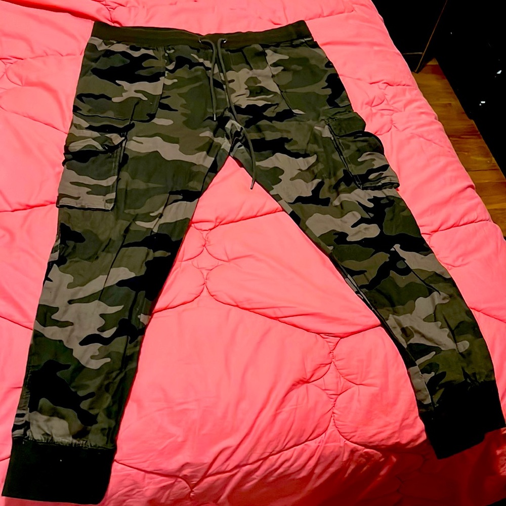 Aeropostale’s Tokyo Darling Army Green Camouflage Jogger. Size: Large